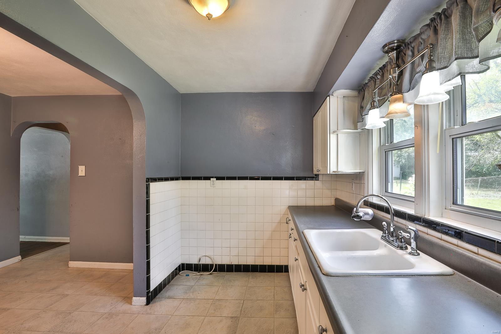 1298 Reavis Barracks Road St. Louis, MO 63125 - Photo 11 of 25 Gallery Image 11