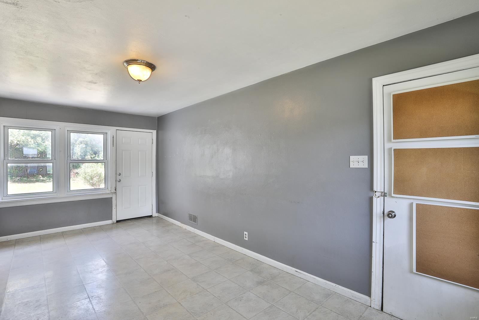 1298 Reavis Barracks Road St. Louis, MO 63125 - Photo 12 of 25 Gallery Image 12