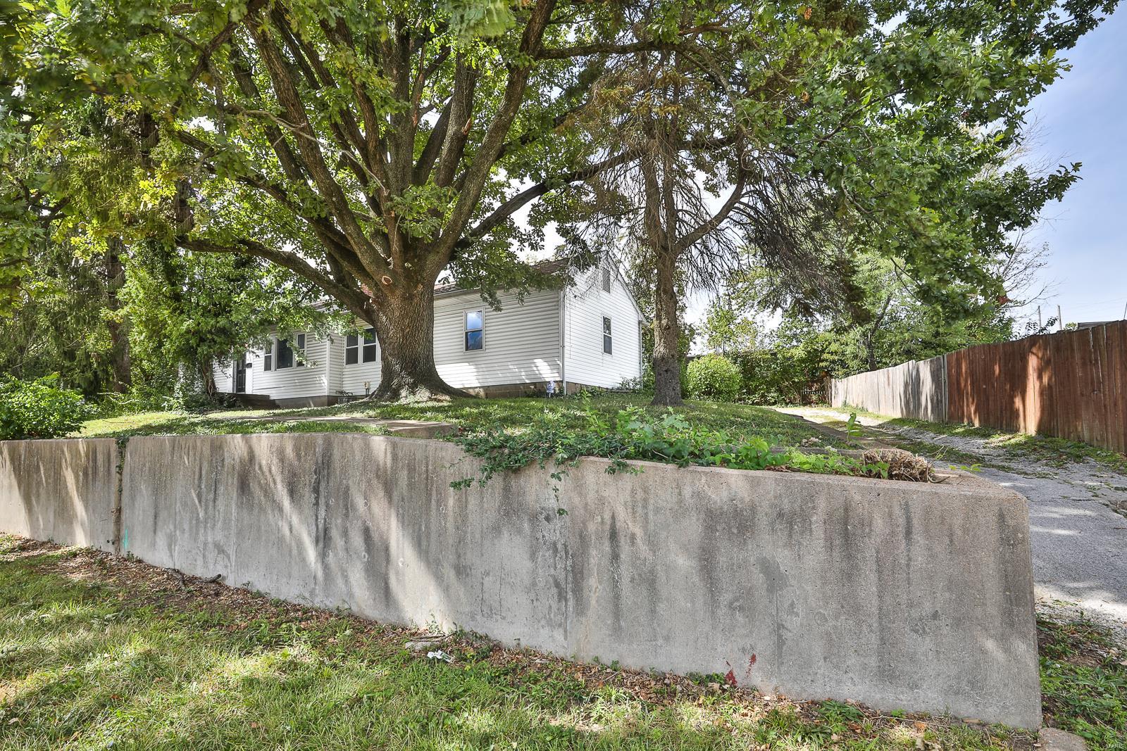 1298 Reavis Barracks Road St. Louis, MO 63125 - Photo 2 of 25 Gallery Image 2