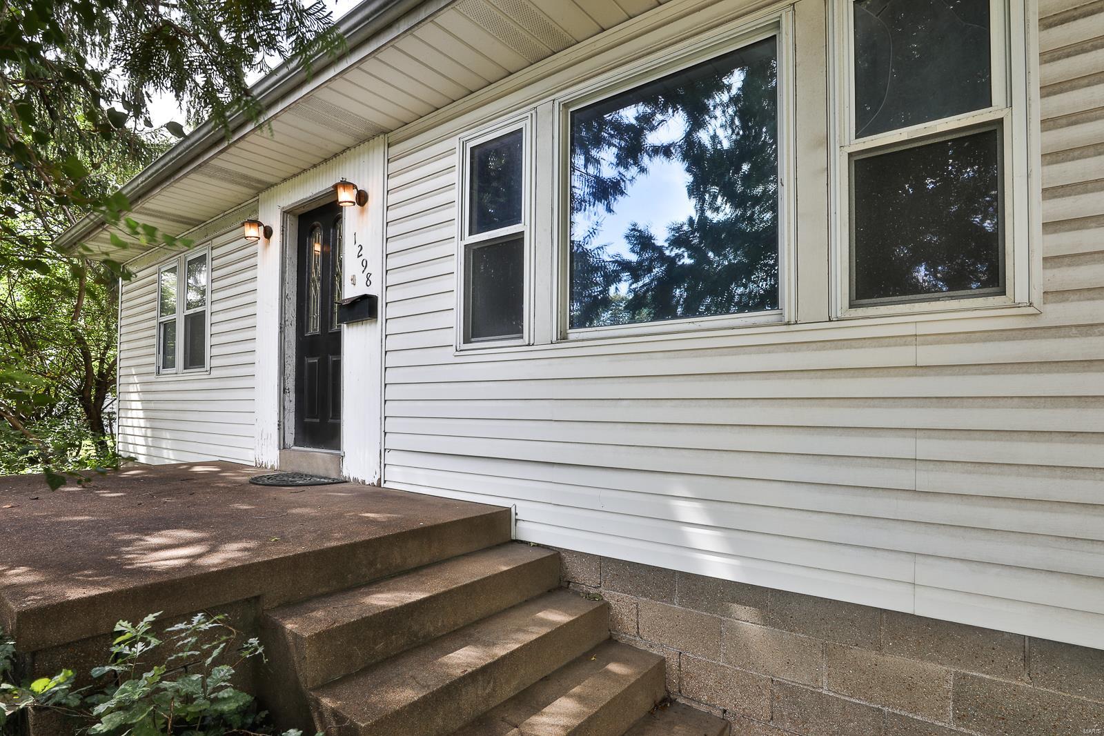 1298 Reavis Barracks Road St. Louis, MO 63125 - Photo 3 of 25 Gallery Image 3