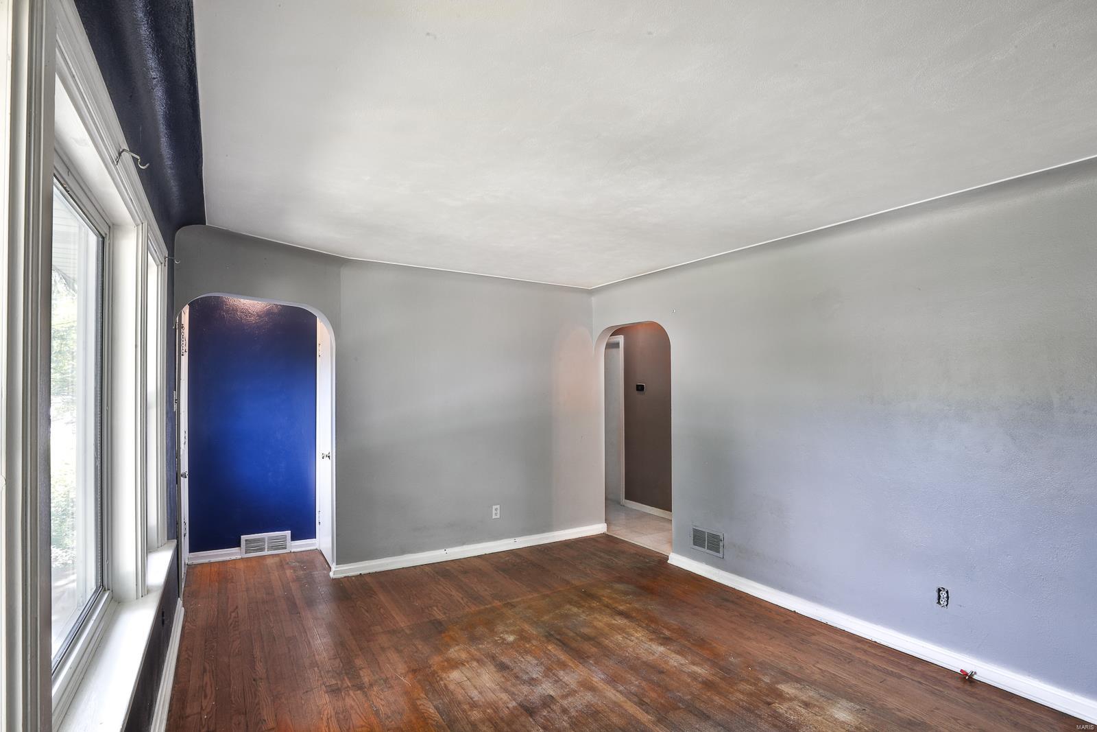 1298 Reavis Barracks Road St. Louis, MO 63125 - Photo 4 of 25 Gallery Image 4