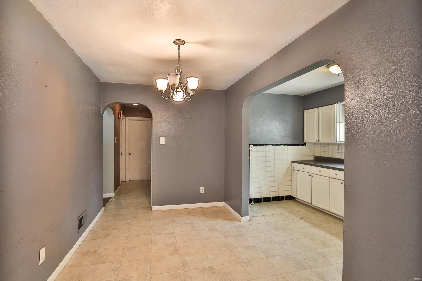 1298 Reavis Barracks Road St. Louis, MO 63125 - Photo 6 of 25 Gallery Image 6