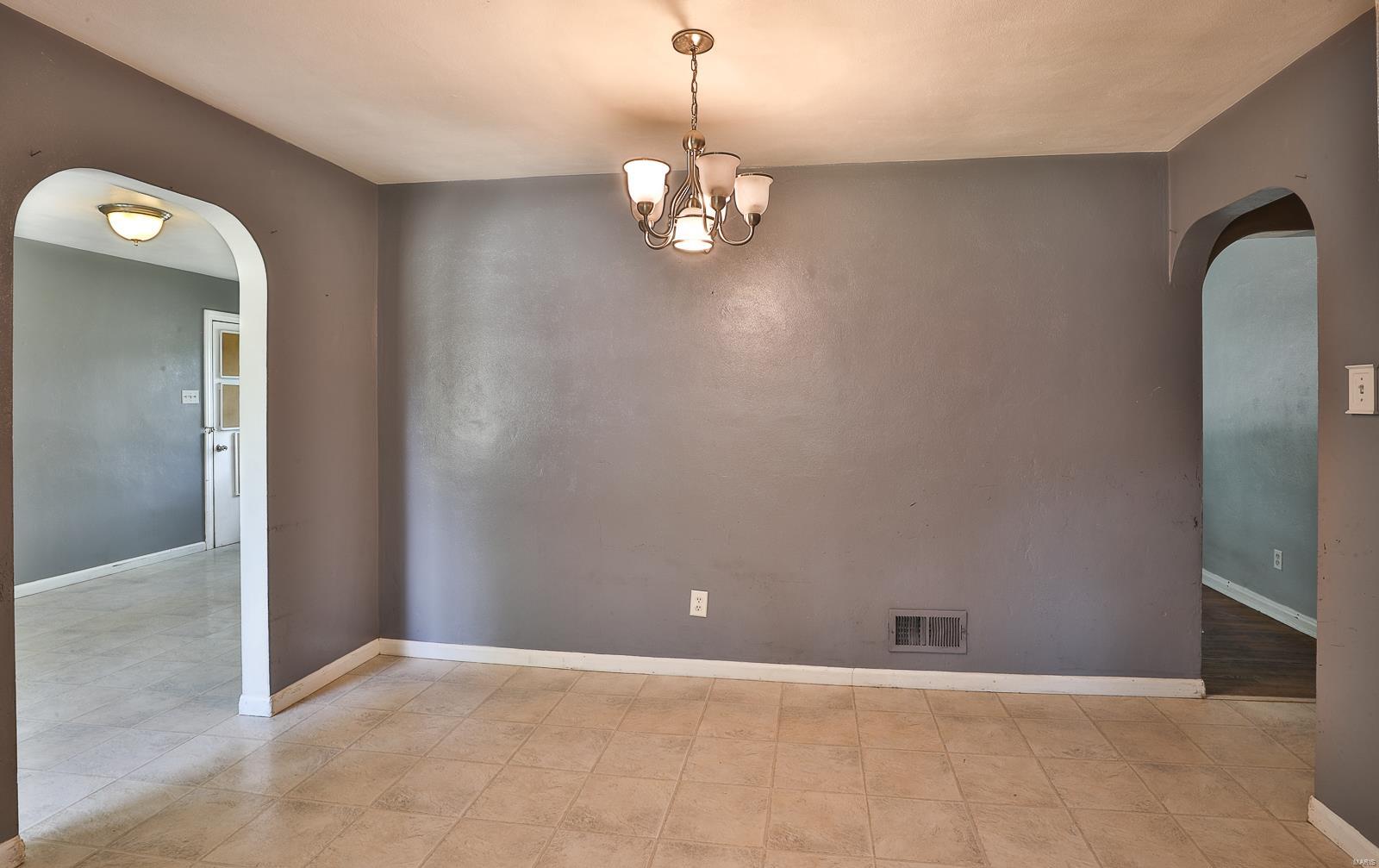 1298 Reavis Barracks Road St. Louis, MO 63125 - Photo 8 of 25 Gallery Image 8