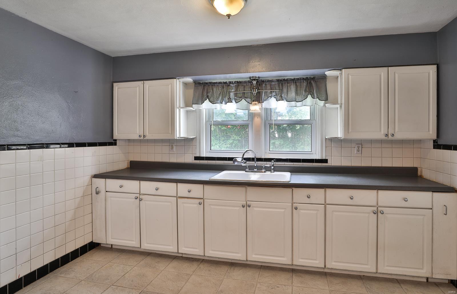 1298 Reavis Barracks Road St. Louis, MO 63125 - Photo 9 of 25 Gallery Image 9