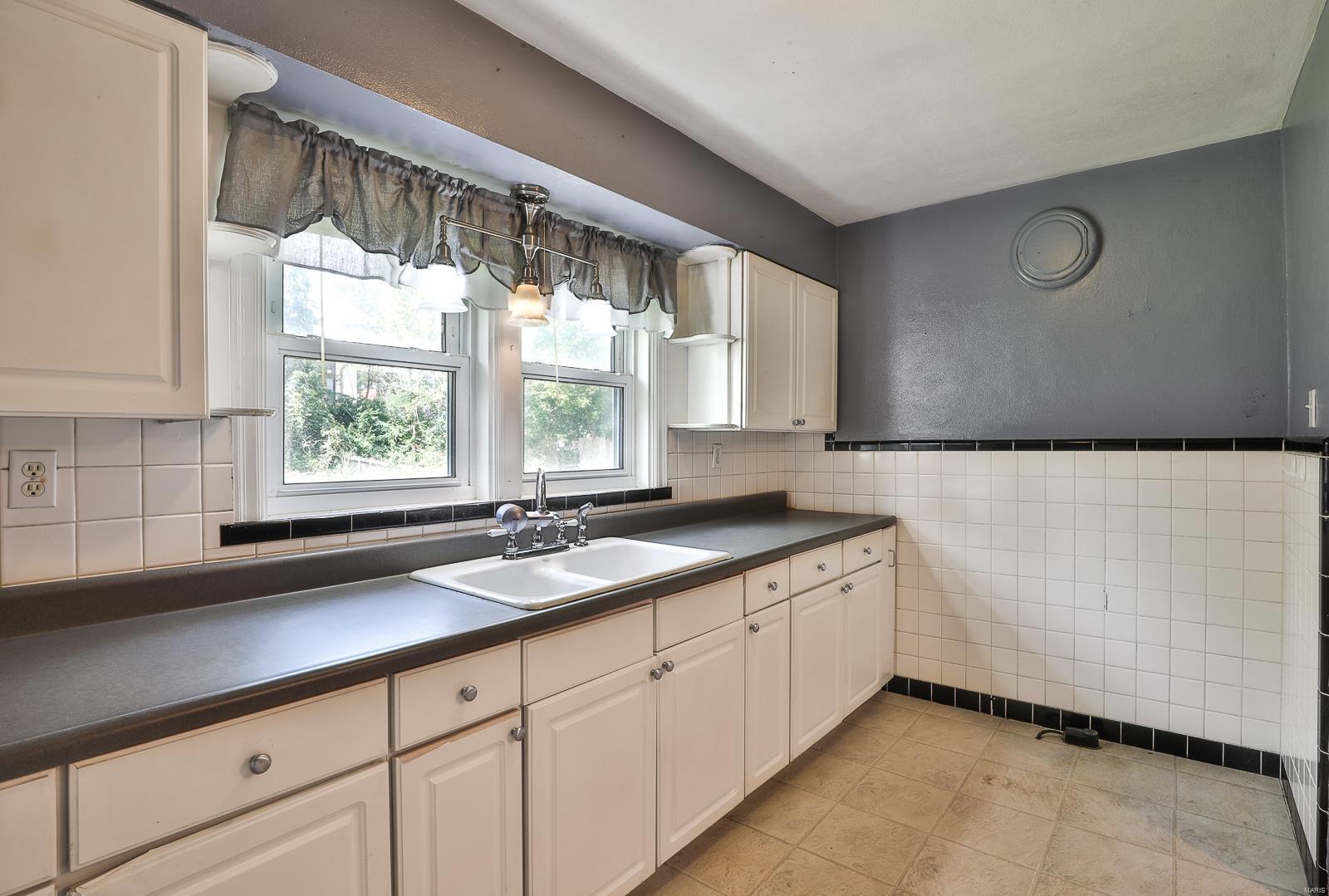 1298 Reavis Barracks Road St. Louis, MO 63125 - Photo 10 of 25 Gallery Image 10