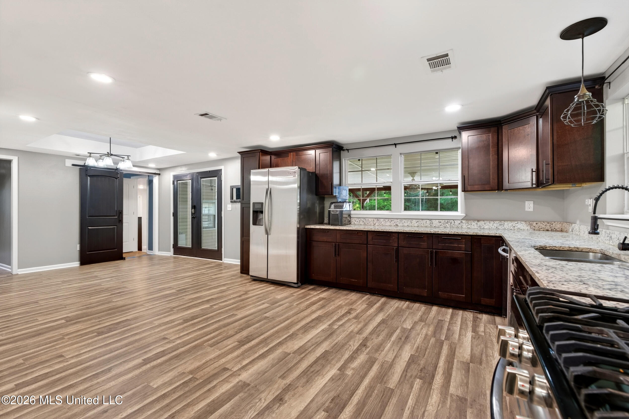 18 Gale Davis Road Lumberton, MS 39455 - Photo 17 of 67 17_17_kitchen_dining