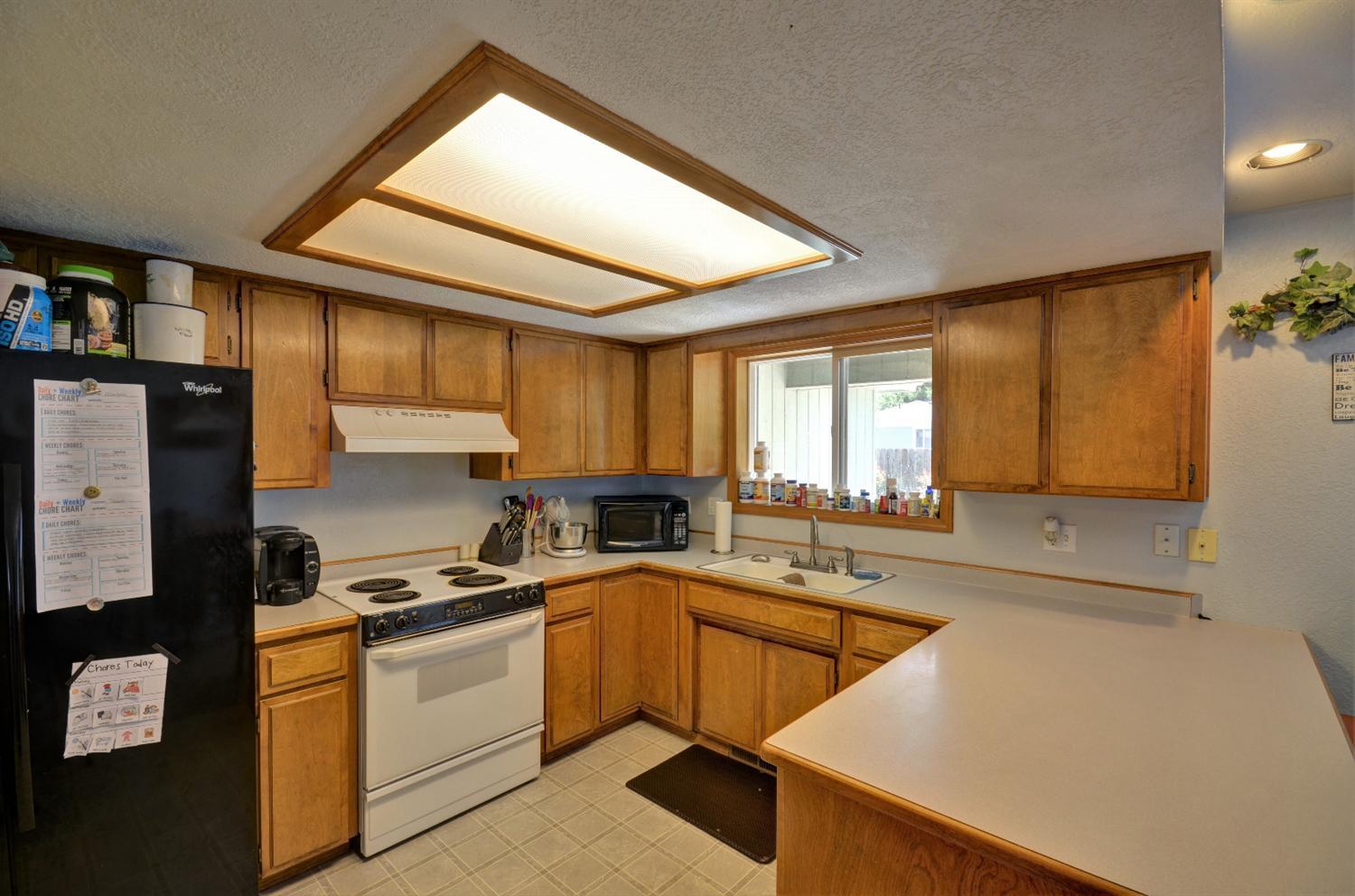 886 Isaac Way Central Point, OR 97502 - Photo 5 of 24 Additional Photo