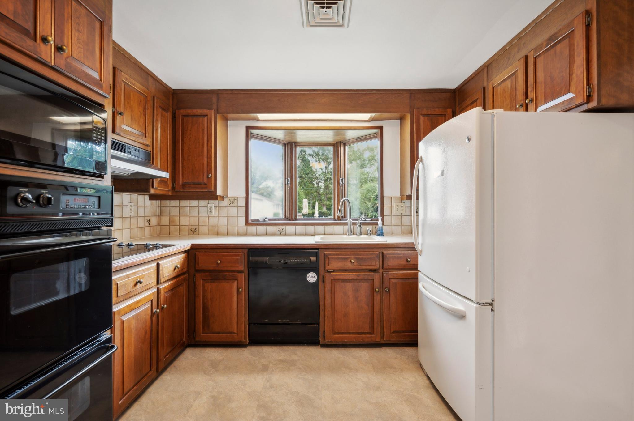 1028 Lavera Road Warminster, PA 18974 - Photo 8 of 30 Gallery Image 8