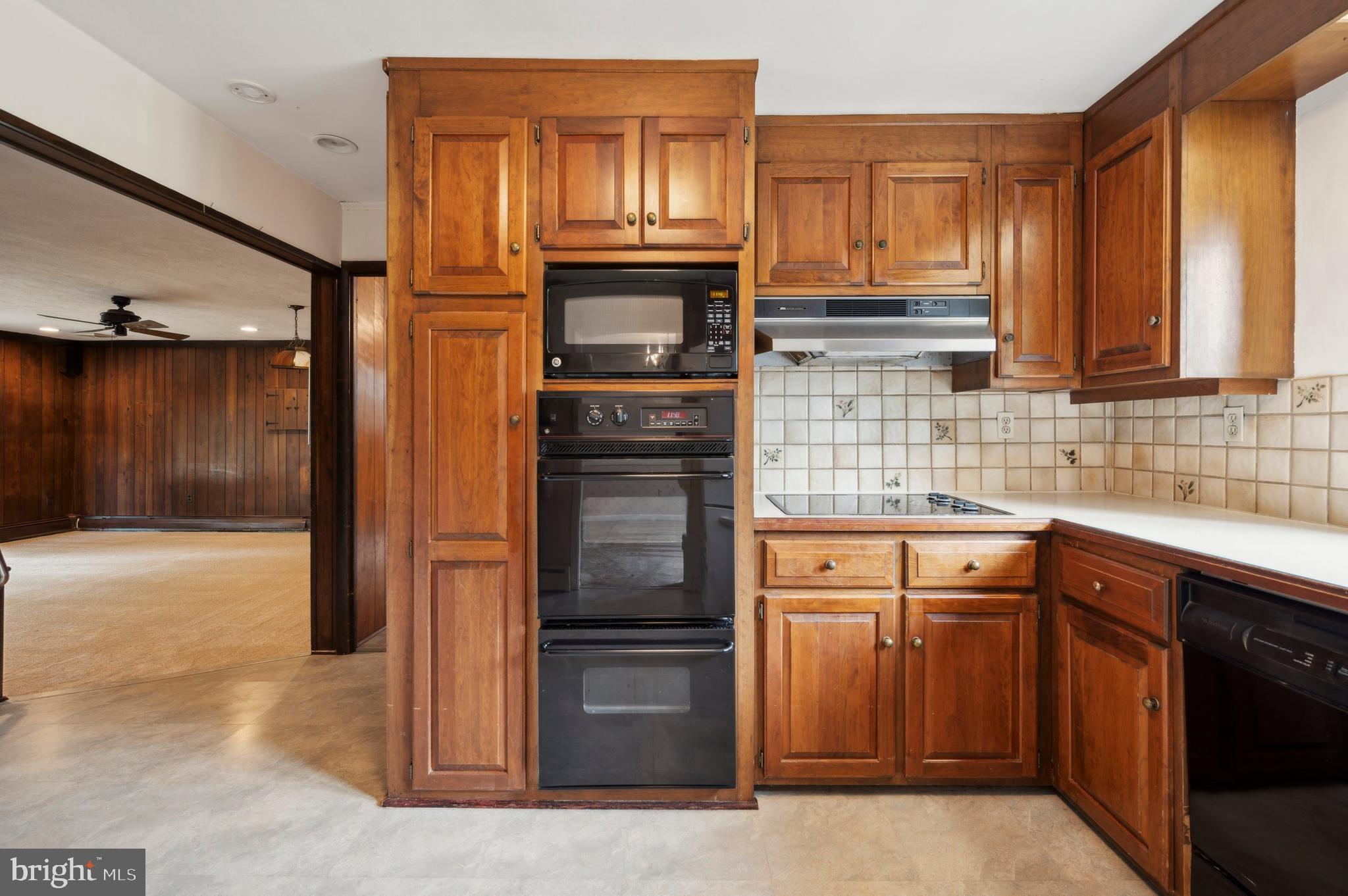 1028 Lavera Road Warminster, PA 18974 - Photo 9 of 30 Double Wall Ovens