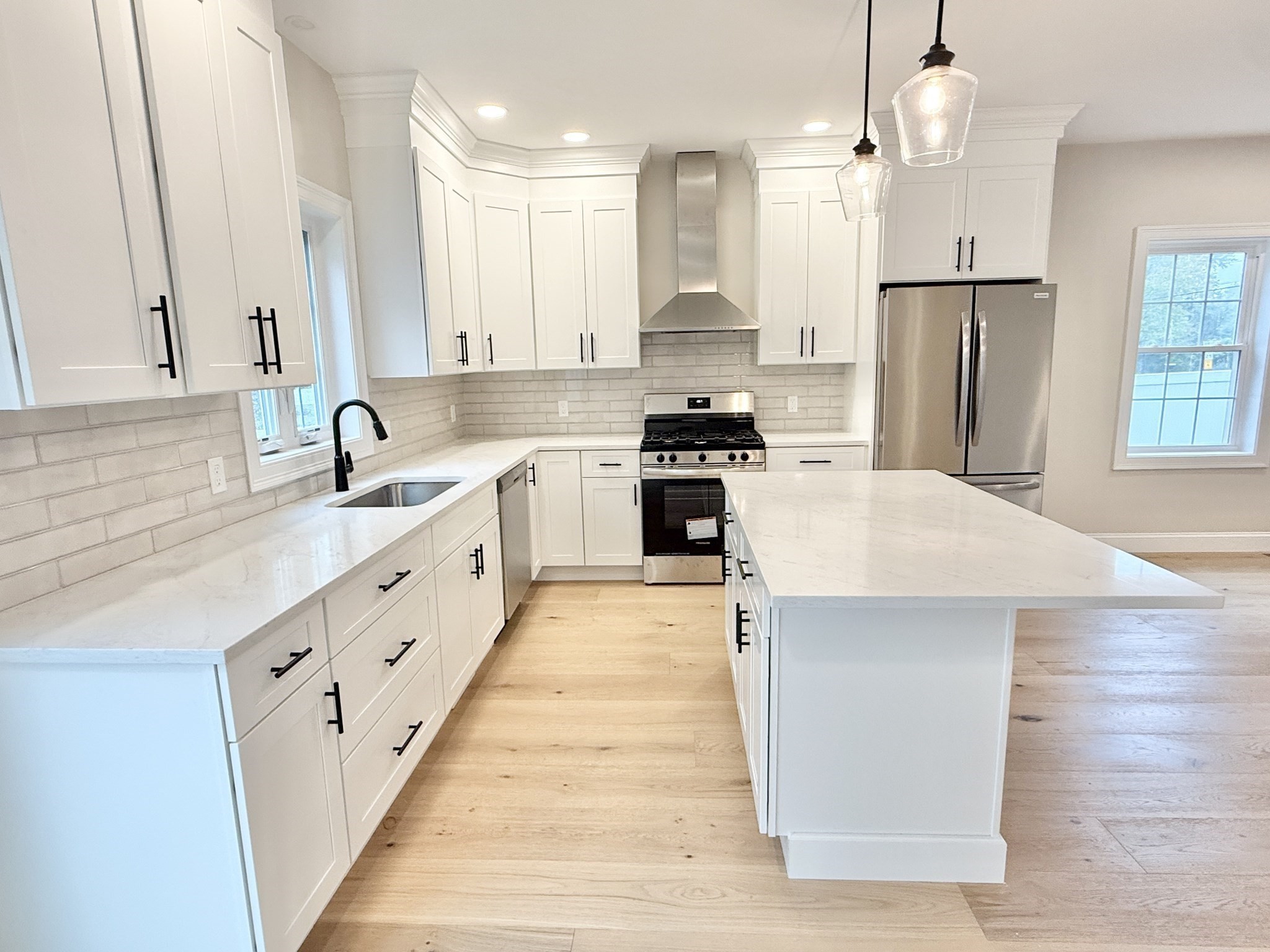 33 Tyng Road Tyngsborough, MA 01879 - Photo 8 of 41 Gallery Image 8