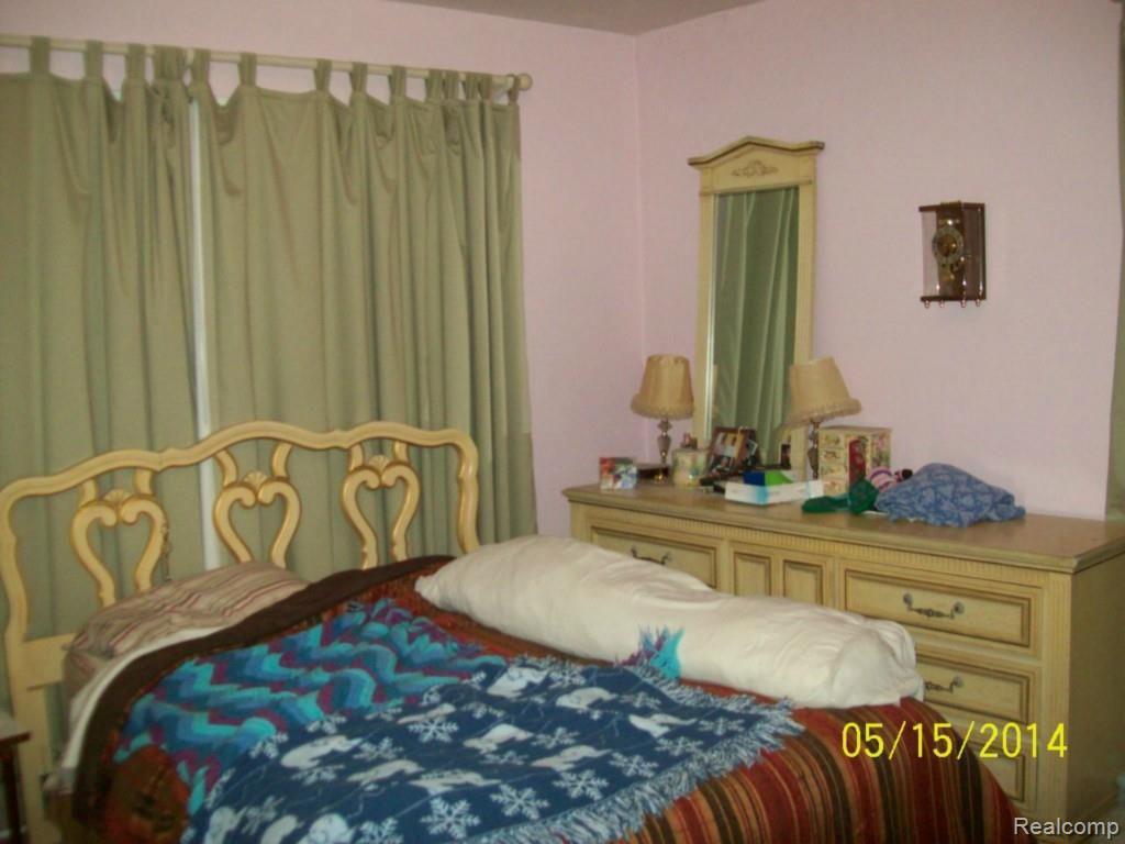 6151 Overlook Road Clarkston, MI 48346 - Photo 9 of 13 BEDROOM 2.jpg