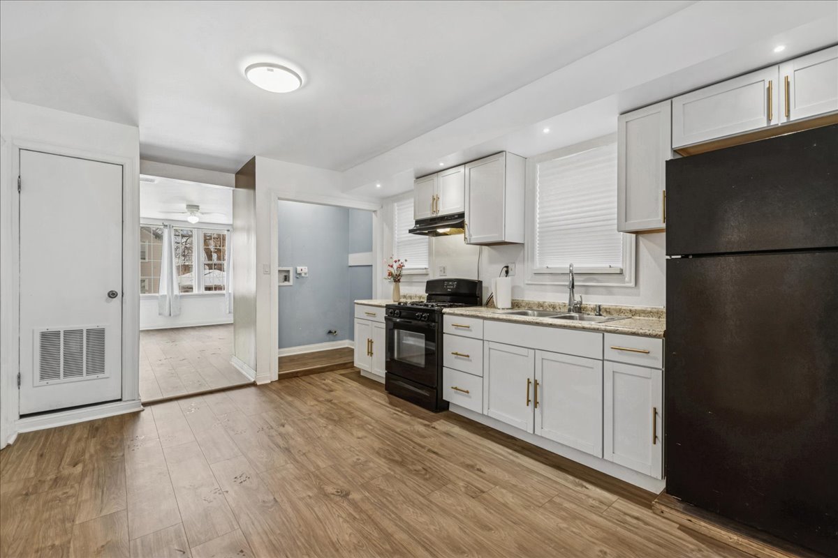 617 West 43rd Place Chicago, IL 60609 - Photo 11 of 23