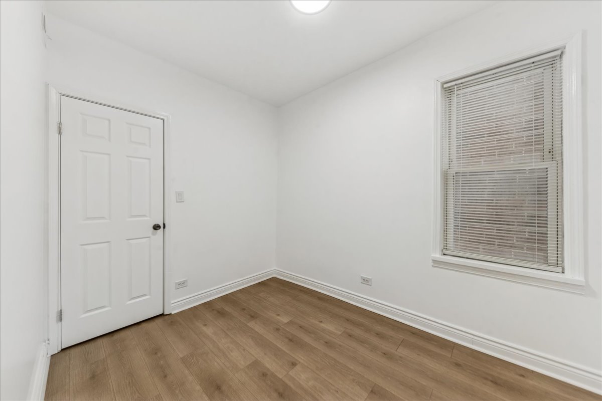 617 West 43rd Place Chicago, IL 60609 - Photo 12 of 23