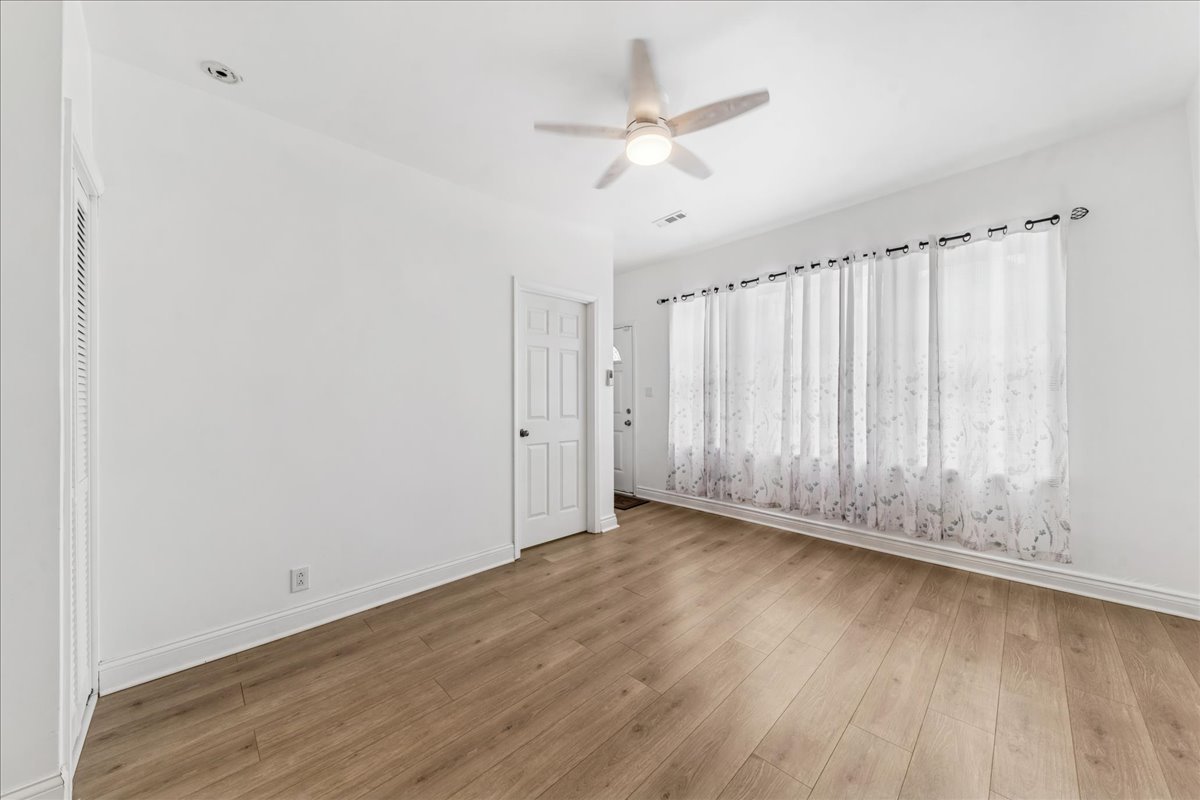 617 West 43rd Place Chicago, IL 60609 - Photo 13 of 23