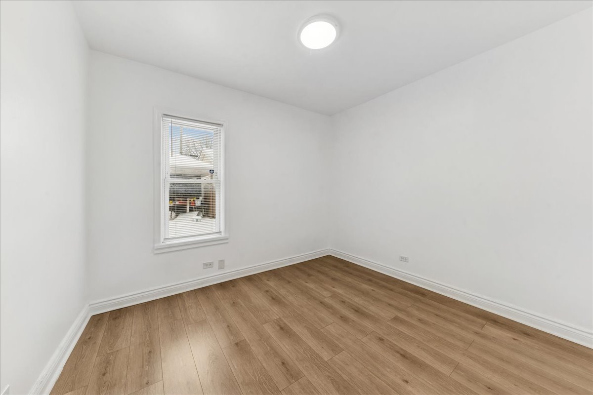 617 West 43rd Place Chicago, IL 60609 - Photo 16 of 23