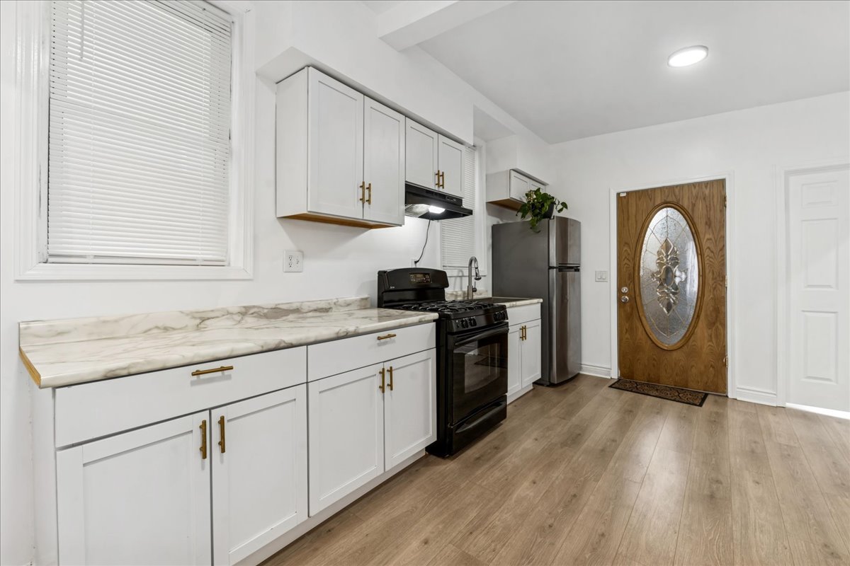 617 West 43rd Place Chicago, IL 60609 - Photo 18 of 23