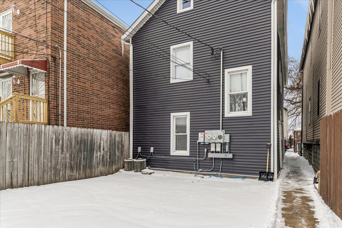 617 West 43rd Place Chicago, IL 60609 - Photo 19 of 23