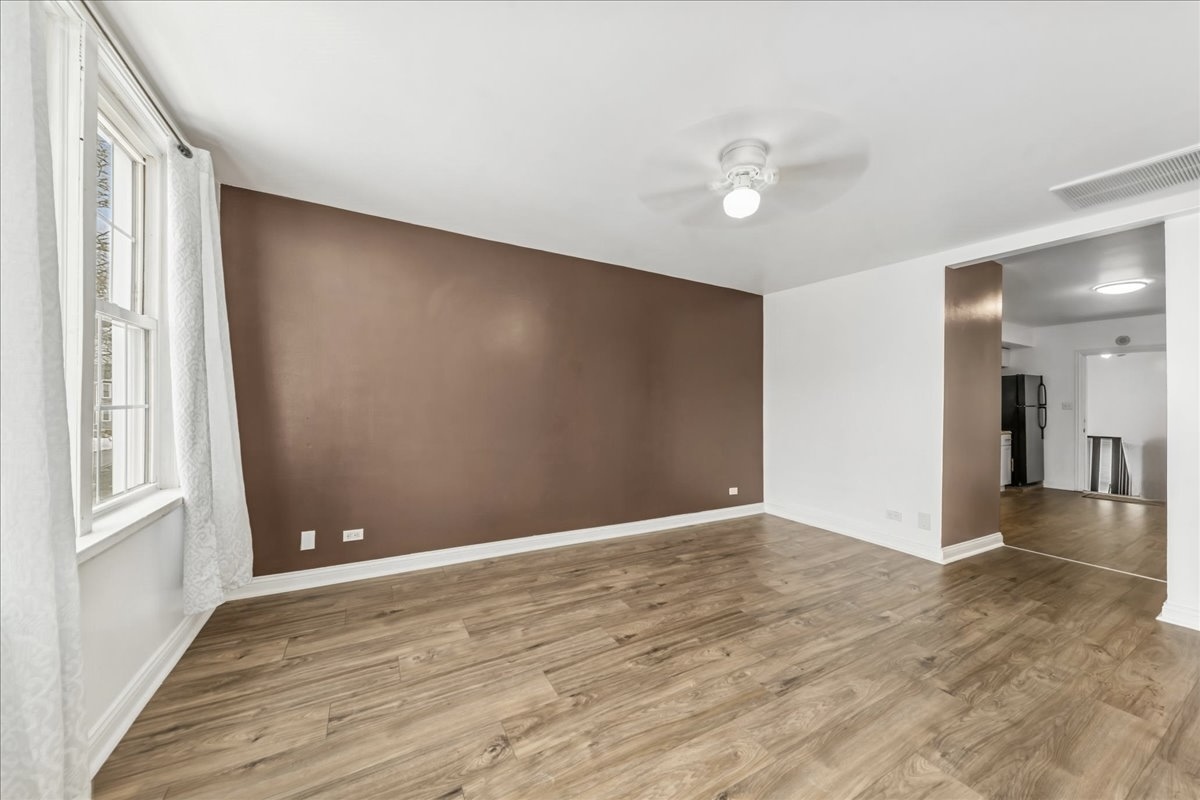 617 West 43rd Place Chicago, IL 60609 - Photo 4 of 23