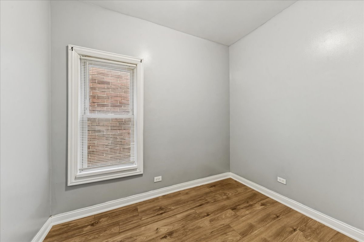 617 West 43rd Place Chicago, IL 60609 - Photo 5 of 23