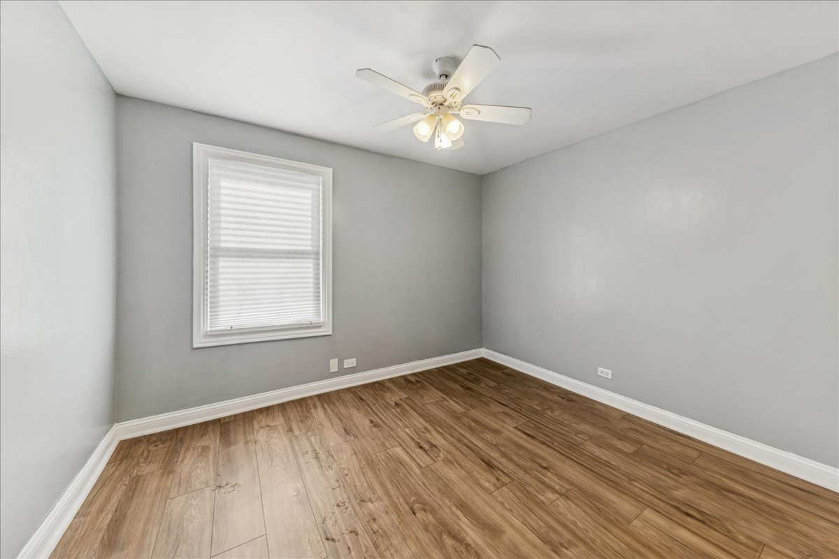 617 West 43rd Place Chicago, IL 60609 - Photo 9 of 23