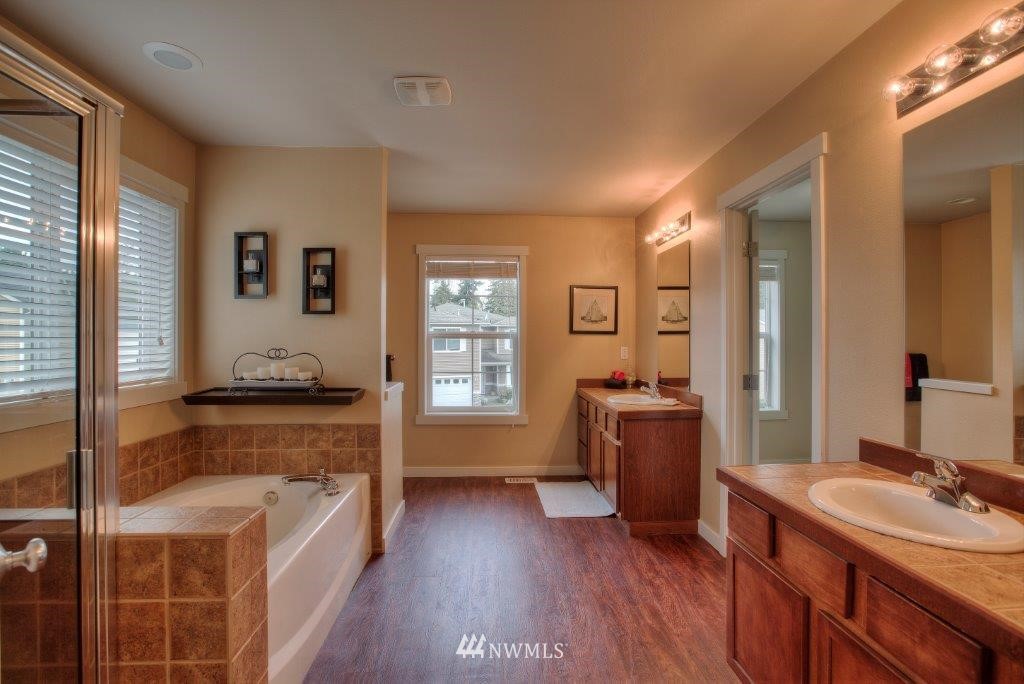 18218 168th Way Southeast Renton, WA 98058 - Photo 8 of 20 Gallery Image 8