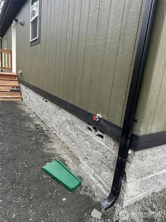 a view of a backyard with exposed radiator