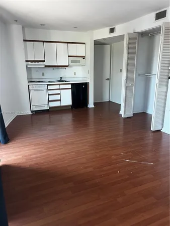$1,300 | 5705 Southwest 72nd Street, Unit 5705, South Miami, FL 33143
