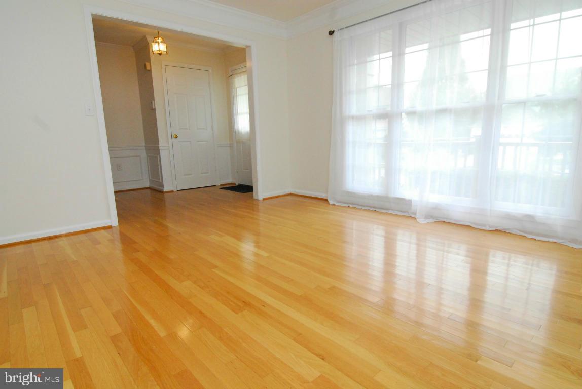 11602 Lighthouse Drive Laurel, MD 20708 - Photo 3 of 30 Living Room