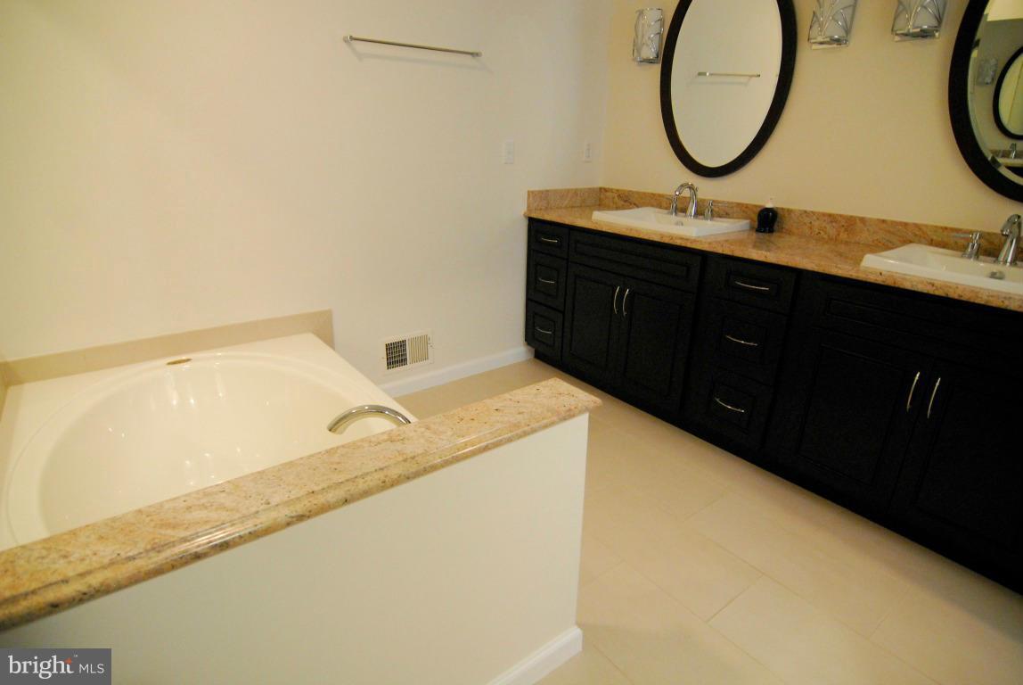 11602 Lighthouse Drive Laurel, MD 20708 - Photo 21 of 30 Bath (Master)