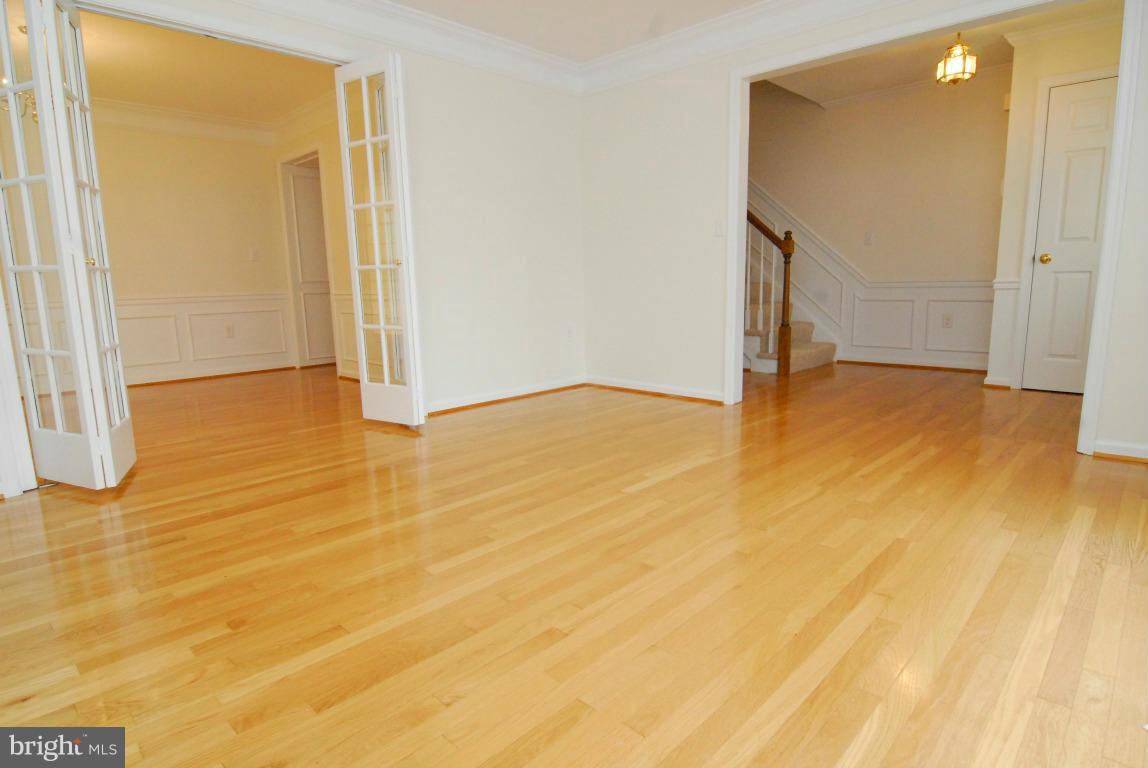 11602 Lighthouse Drive Laurel, MD 20708 - Photo 4 of 30 Living Room