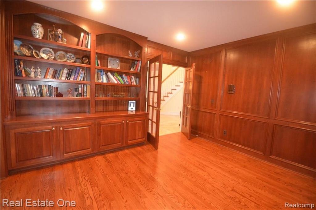 2019 Mapleridge Road Rochester Hills, MI 48309 - Photo 13 of 19