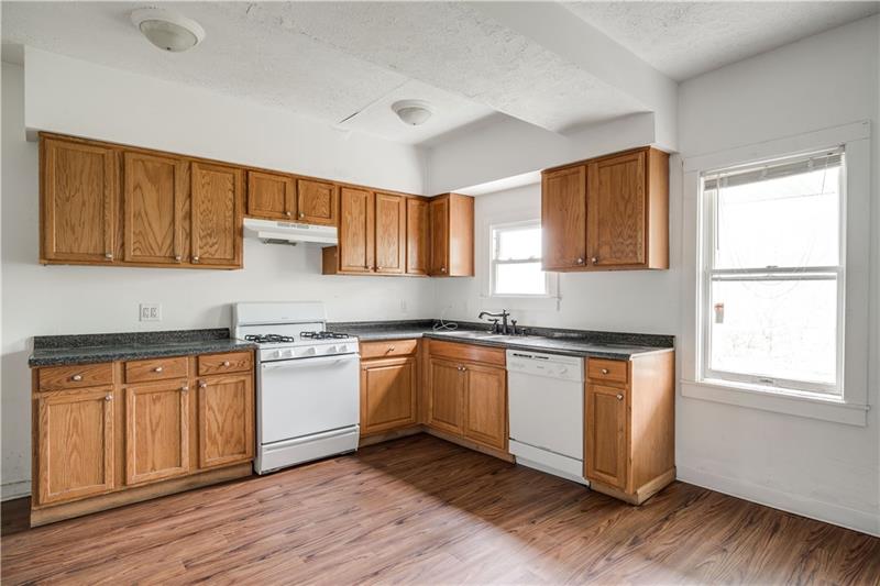 507 Noblestown Road Carnegie, PA 15106 - Photo 4 of 16 Gallery Image 4
