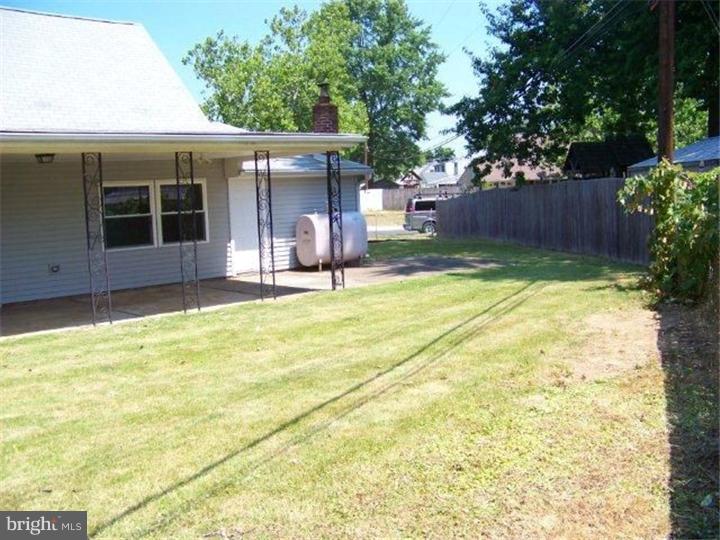 56 Island Road Levittown, PA 19057 - Photo 3 of 16 Exterior Back