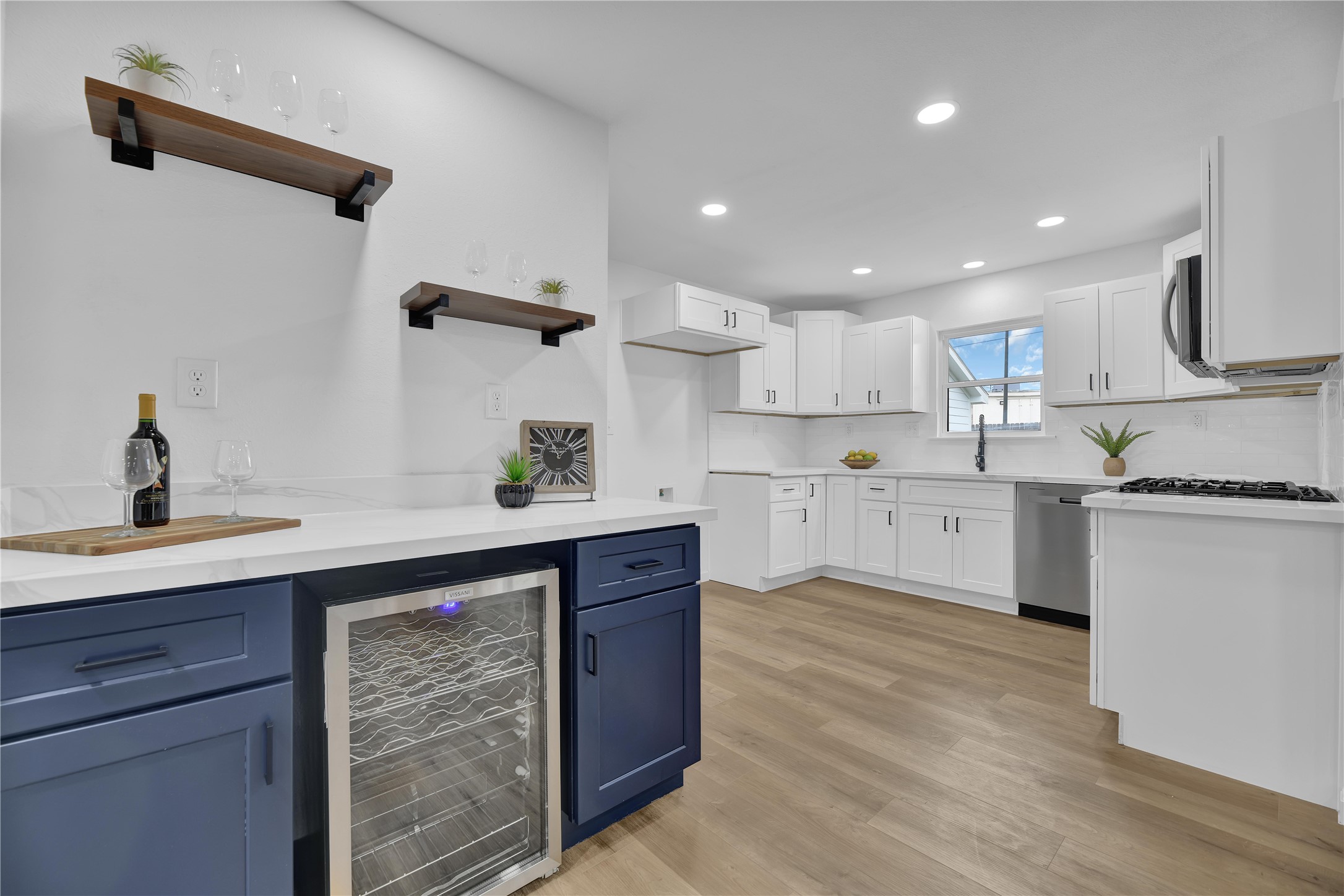 2726 Stetson Lane Houston, TX 77043 - Photo 13 of 36 Imagine entertaining in this gorgeous space!