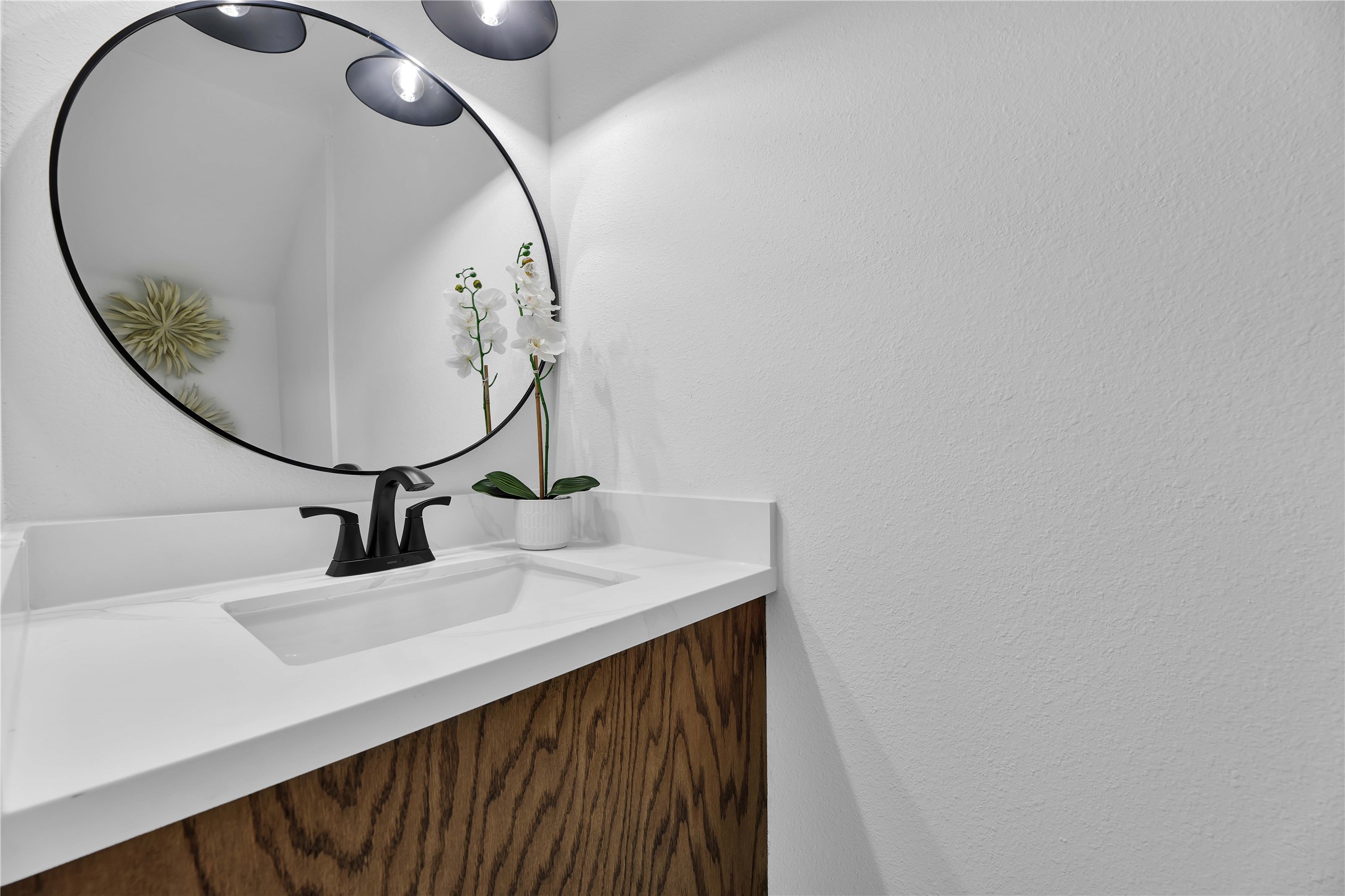 2726 Stetson Lane Houston, TX 77043 - Photo 19 of 36 Beautifully designed Half bath conveniently located downstairs