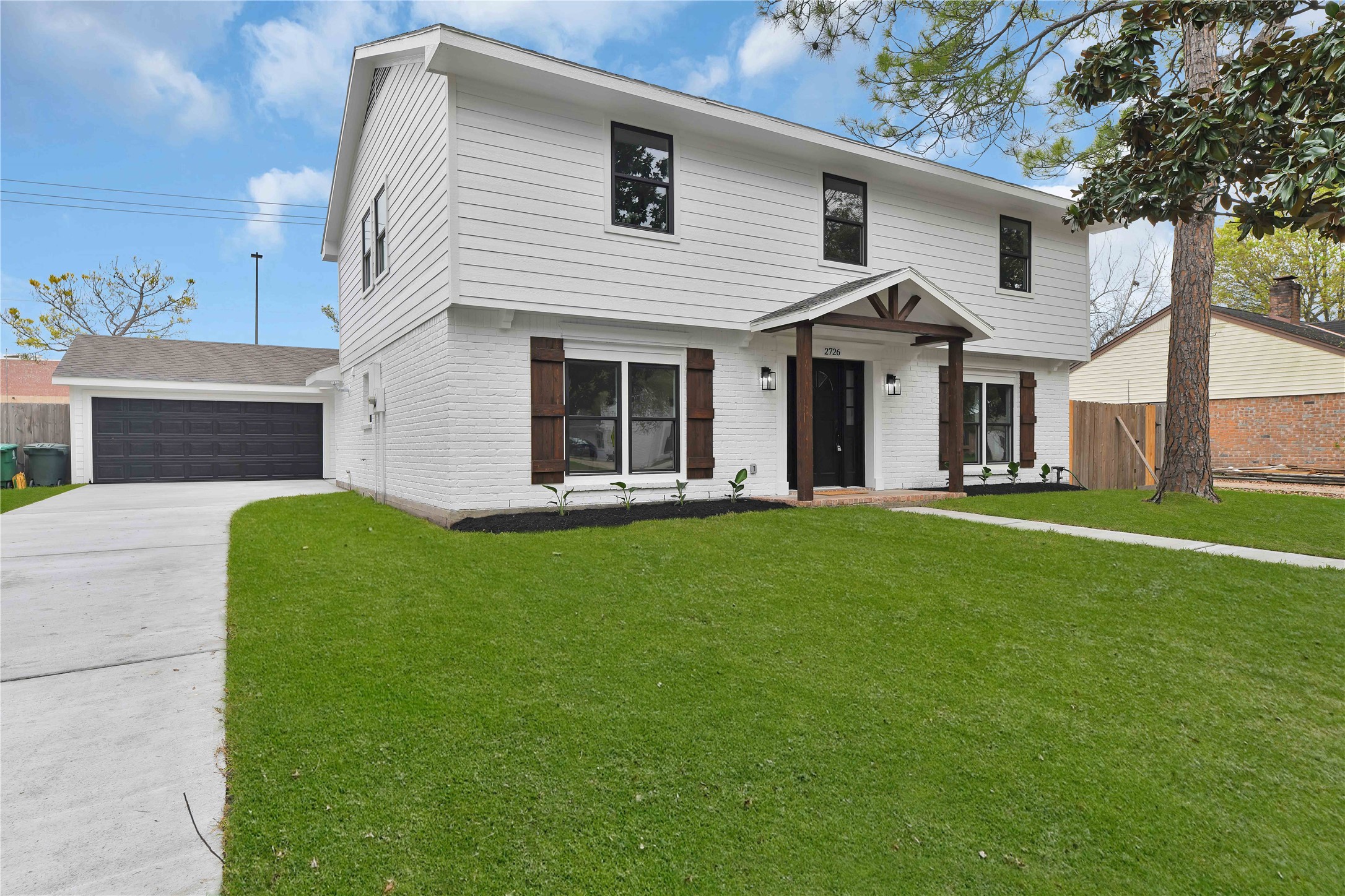 2726 Stetson Lane Houston, TX 77043 - Photo 2 of 36 Thoughtful updates throughout, including flooring, fixtures, and freshly painted interiors, turnkey and ready to move in.