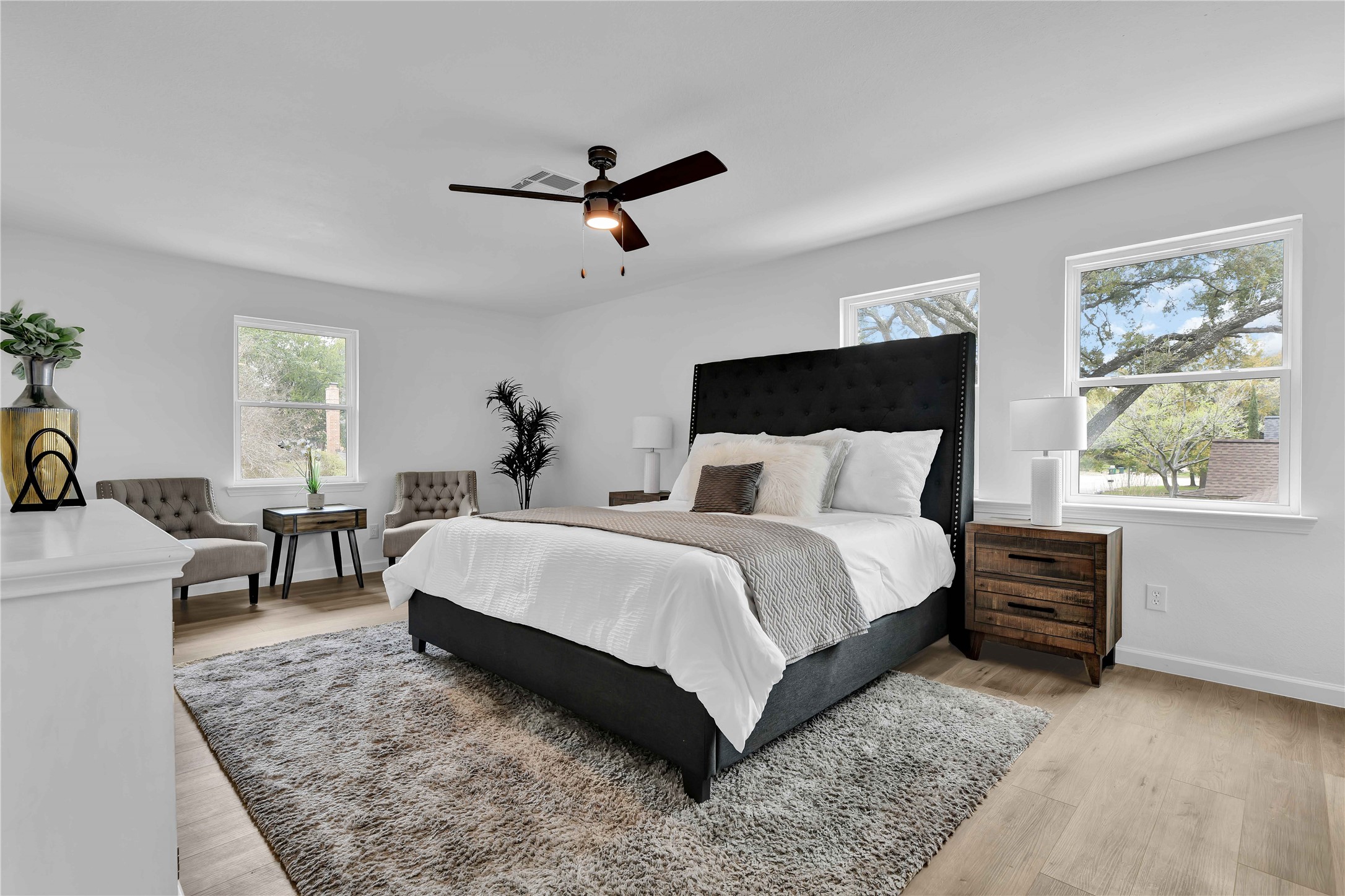 2726 Stetson Lane Houston, TX 77043 - Photo 23 of 36 Generous primary suite with abundant natural light and room to create your private retreat.