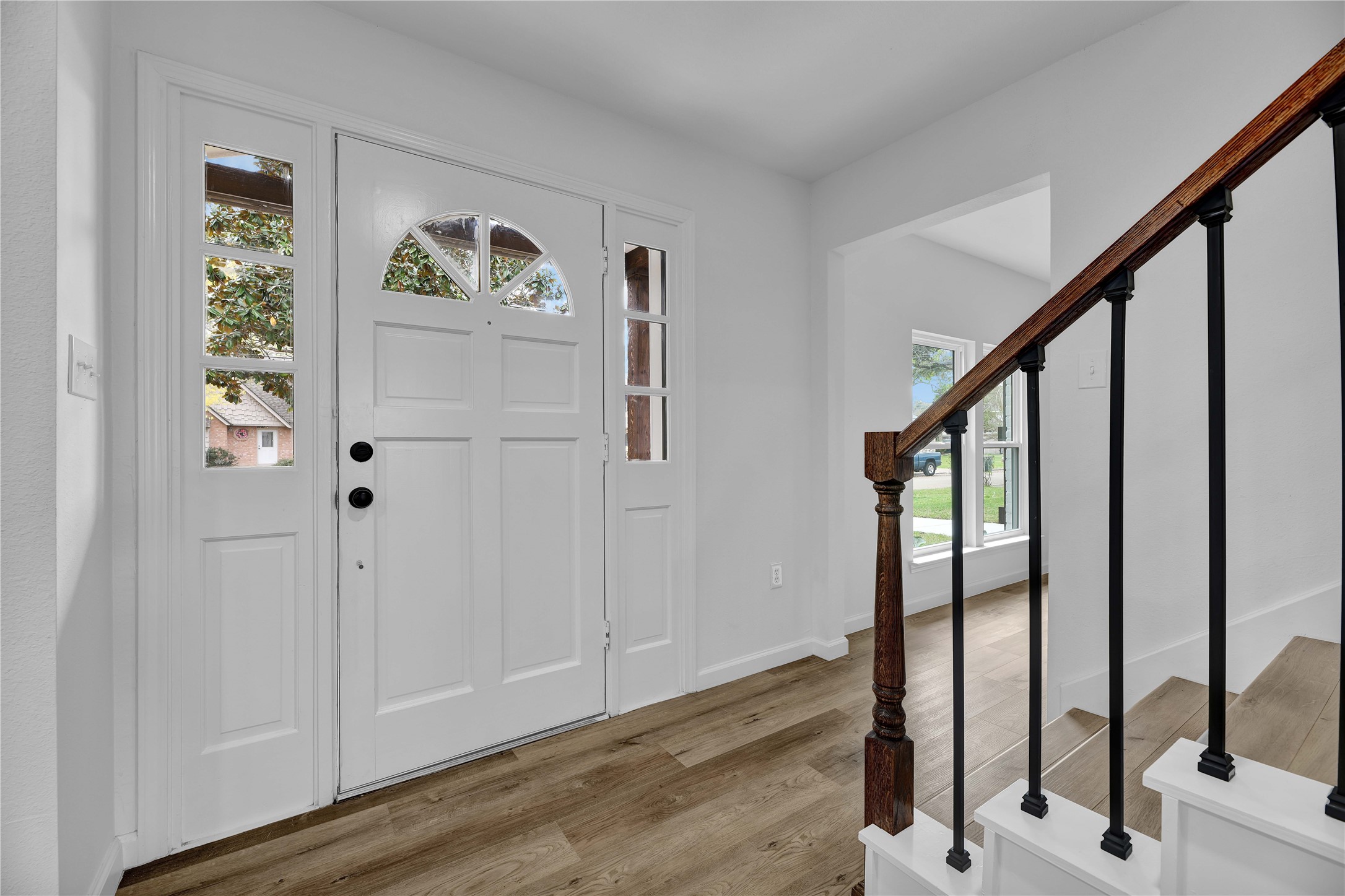 2726 Stetson Lane Houston, TX 77043 - Photo 3 of 36 Bright entryway with an open flow, leading seamlessly into the main living spaces.