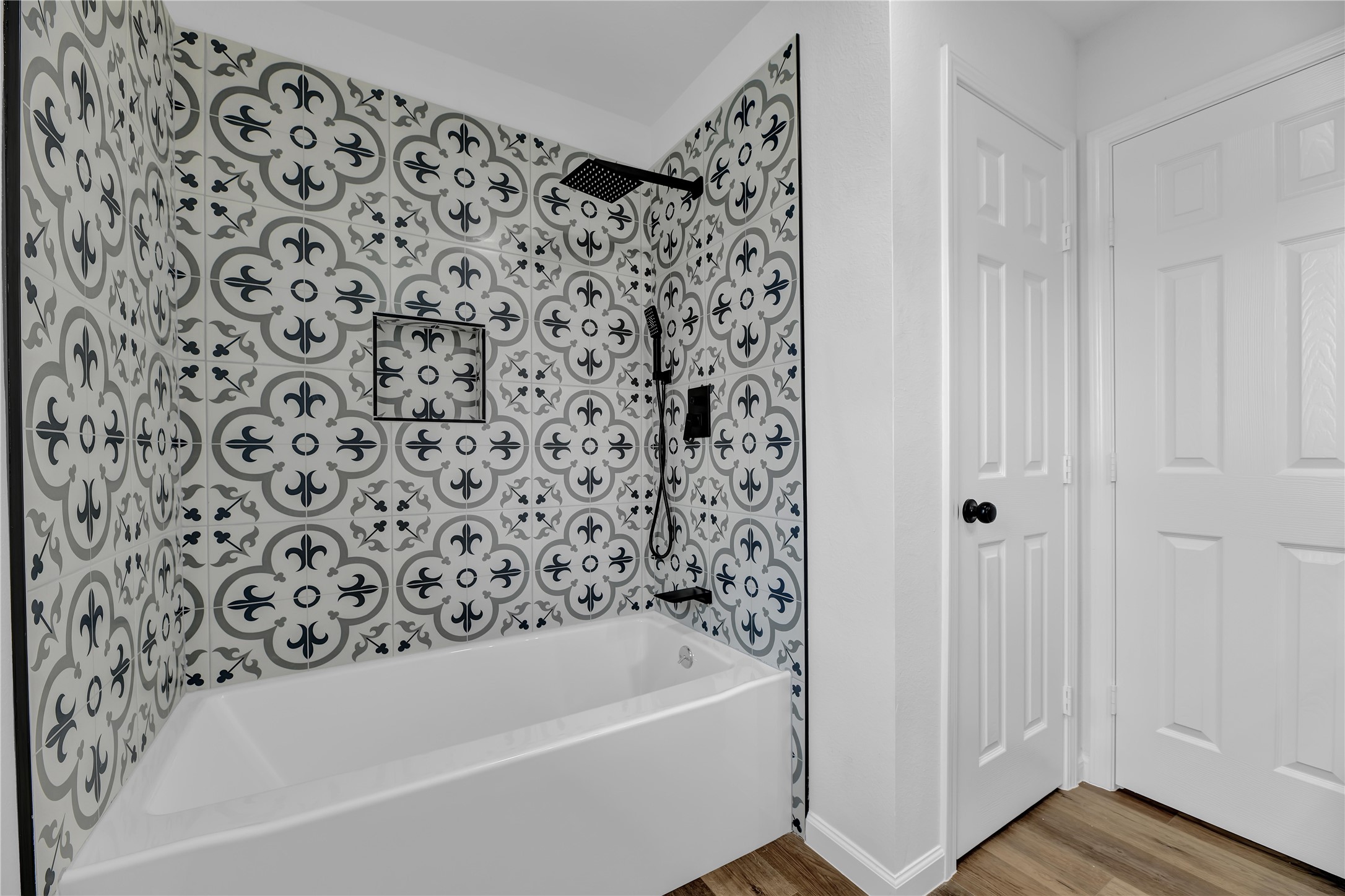 2726 Stetson Lane Houston, TX 77043 - Photo 32 of 36 Stylish secondary bath with a shower/tub combo, upgraded tile, and refreshed fixtures. Also has plenty of storage.