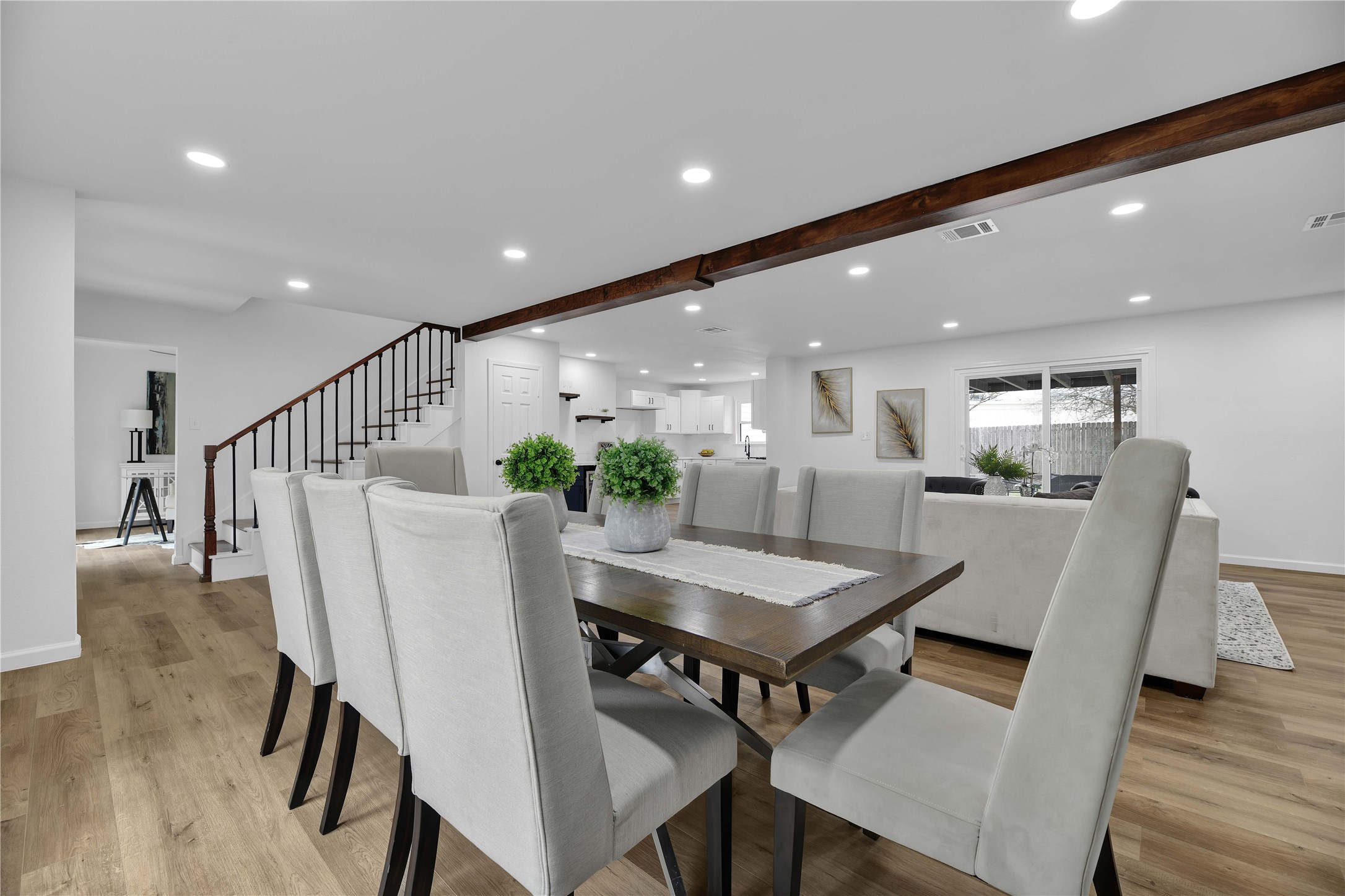 2726 Stetson Lane Houston, TX 77043 - Photo 5 of 36 Refined dining area, perfect for hosting dinners or celebrations in style.