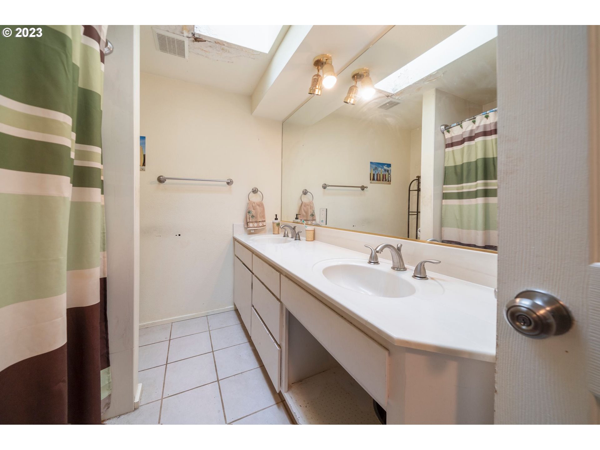 17802 Northeast 219th Street Battle Ground, WA 98604 - Photo 28 of 42 a bathroom with a sink a toilet a mirror and shower