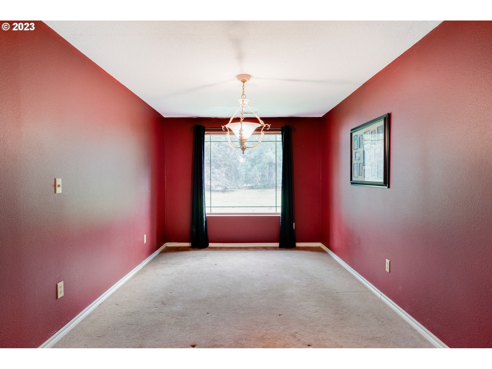 17802 Northeast 219th Street Battle Ground, WA 98604 - Photo 8 of 42 a room with window