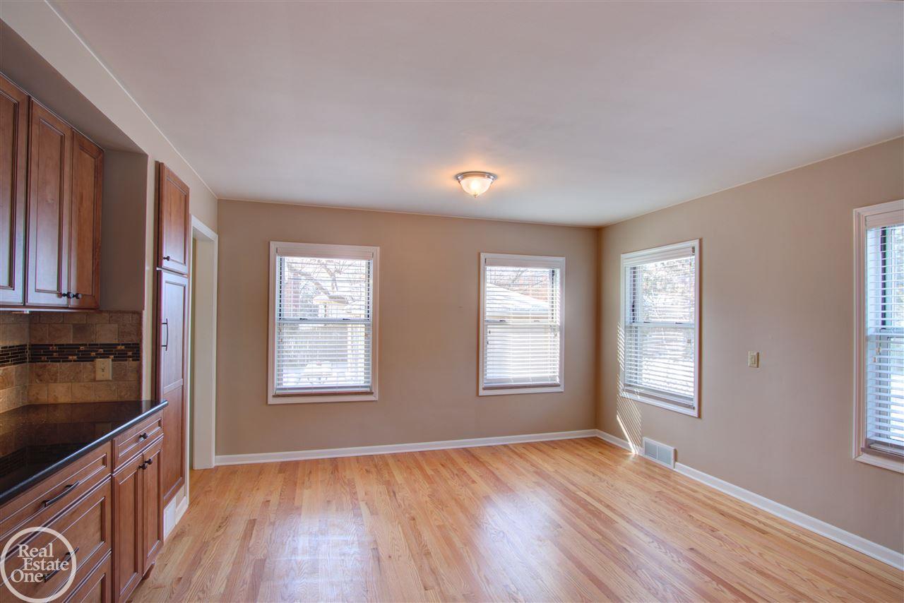 865 Barrington Road Grosse Pointe, MI 48230 - Photo 13 of 43 31370057-12.JPG