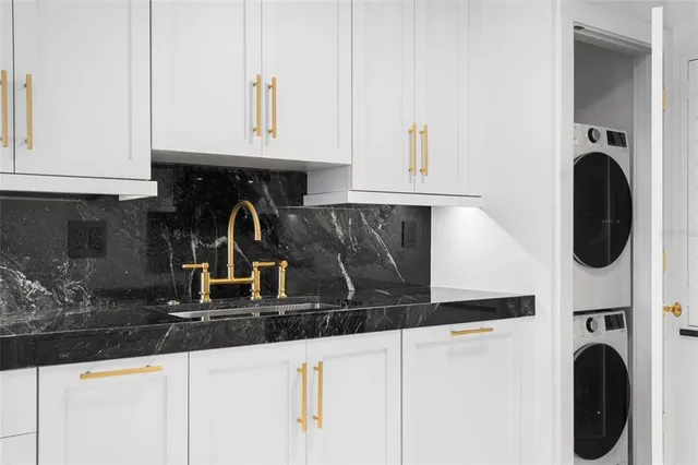 $1,195,000 | 100 South Interlachen Avenue, Unit 404, Winter Park, FL 32789