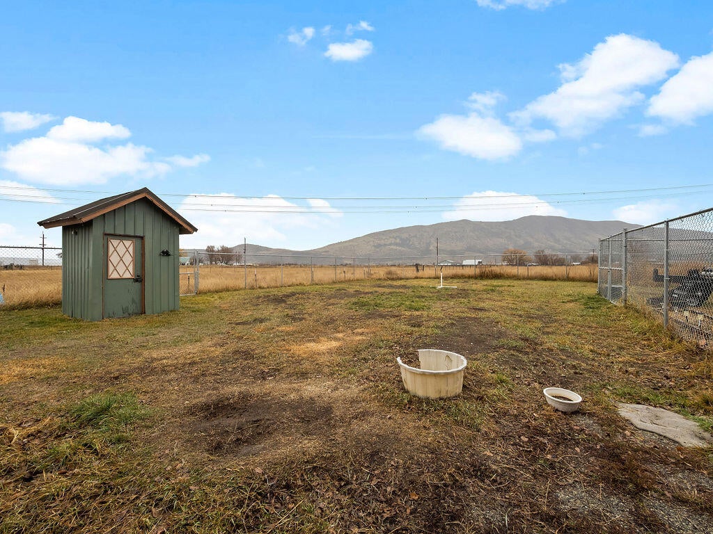13779 Matney Road Klamath Falls, OR 97603 - Photo 9 of 26 PC170094