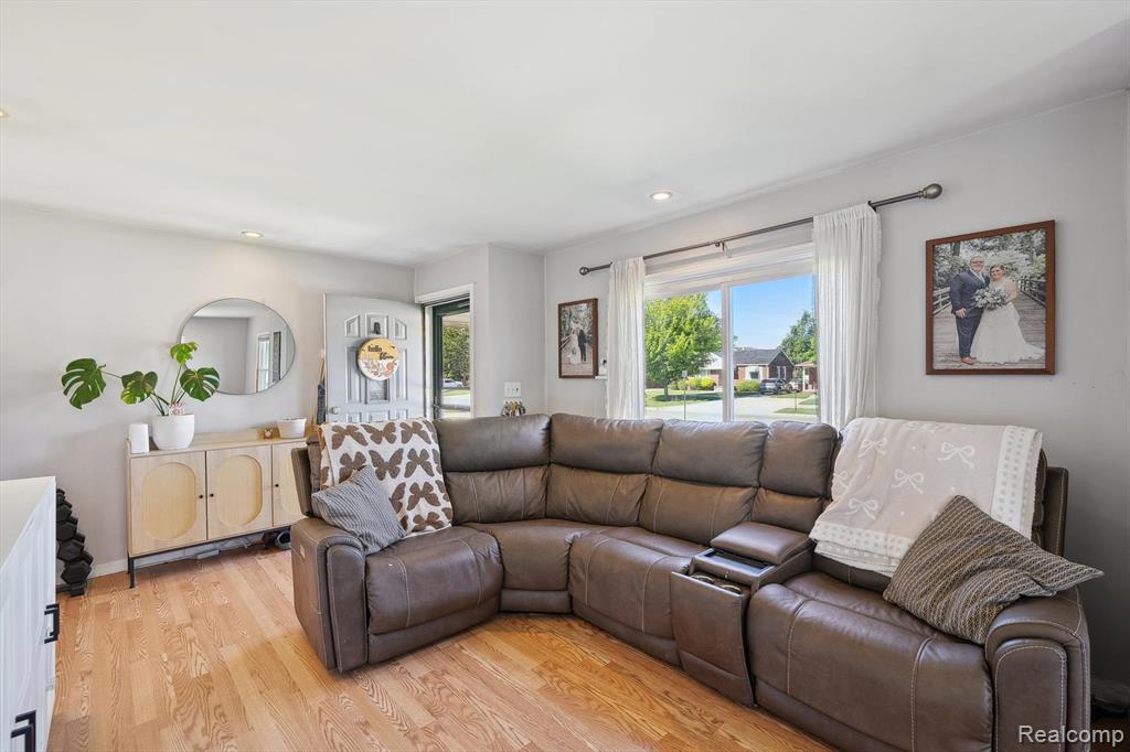 14639 Trenton Road Southgate, MI 48195 - Photo 6 of 24 Gallery Image 6