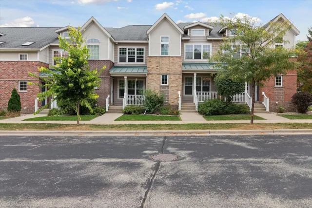 $349,999 | 5527 Caddis Bend, Fitchburg, WI 53711