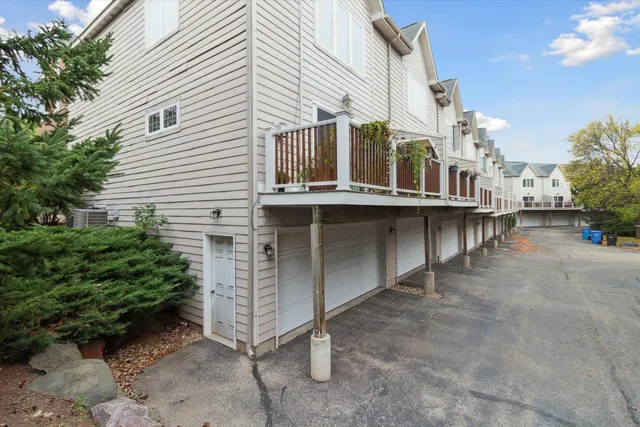 $349,999 | 5527 Caddis Bend, Fitchburg, WI 53711