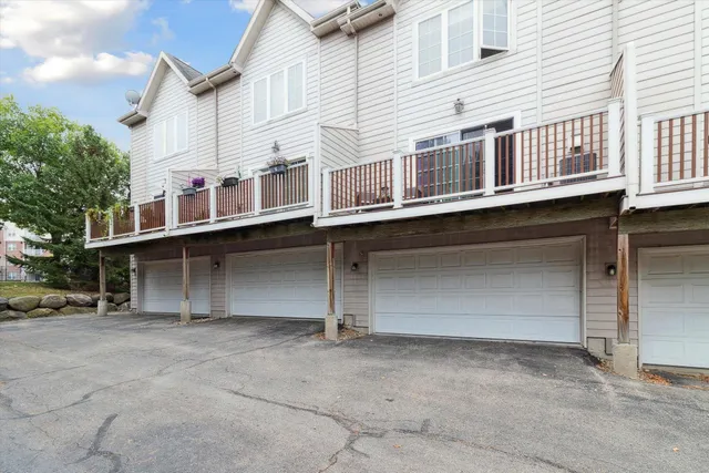 $349,999 | 5527 Caddis Bend, Fitchburg, WI 53711