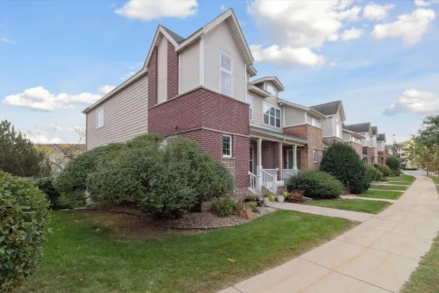 $349,999 | 5527 Caddis Bend, Fitchburg, WI 53711